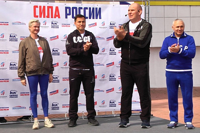 Легенды российского спорта провели с самарцами утреннюю зарядку