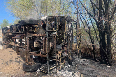 24 апреля в Самарской области сгорел заброшенный автобус