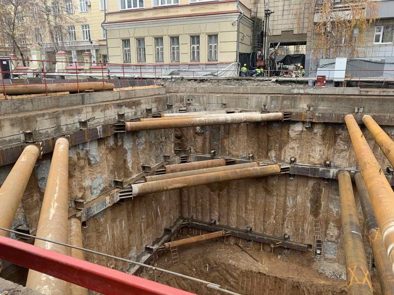 Стало известно, когда откроют движение на перекрёстке Ново-Садовой и Полевой в зоне строительства метро