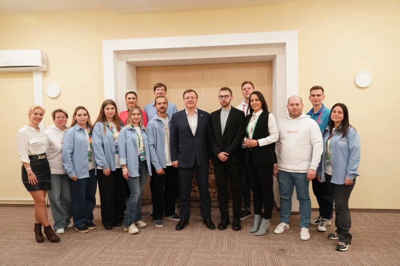 Накануне старта Всемирного форума молодежи губернатор Дмитрий Азаров встретился с делегациями Самарской области и Республики Сербия 