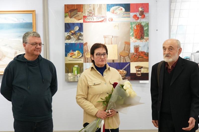 "Полоса отчуждения" и другие вариации на свободную тему: в Самаре проходит выставка живописи Галины Мисюк