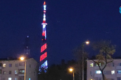 Георгиевская лента и залпы фейерверка на телебашне: как выглядела вечерняя Самара в День Победы
