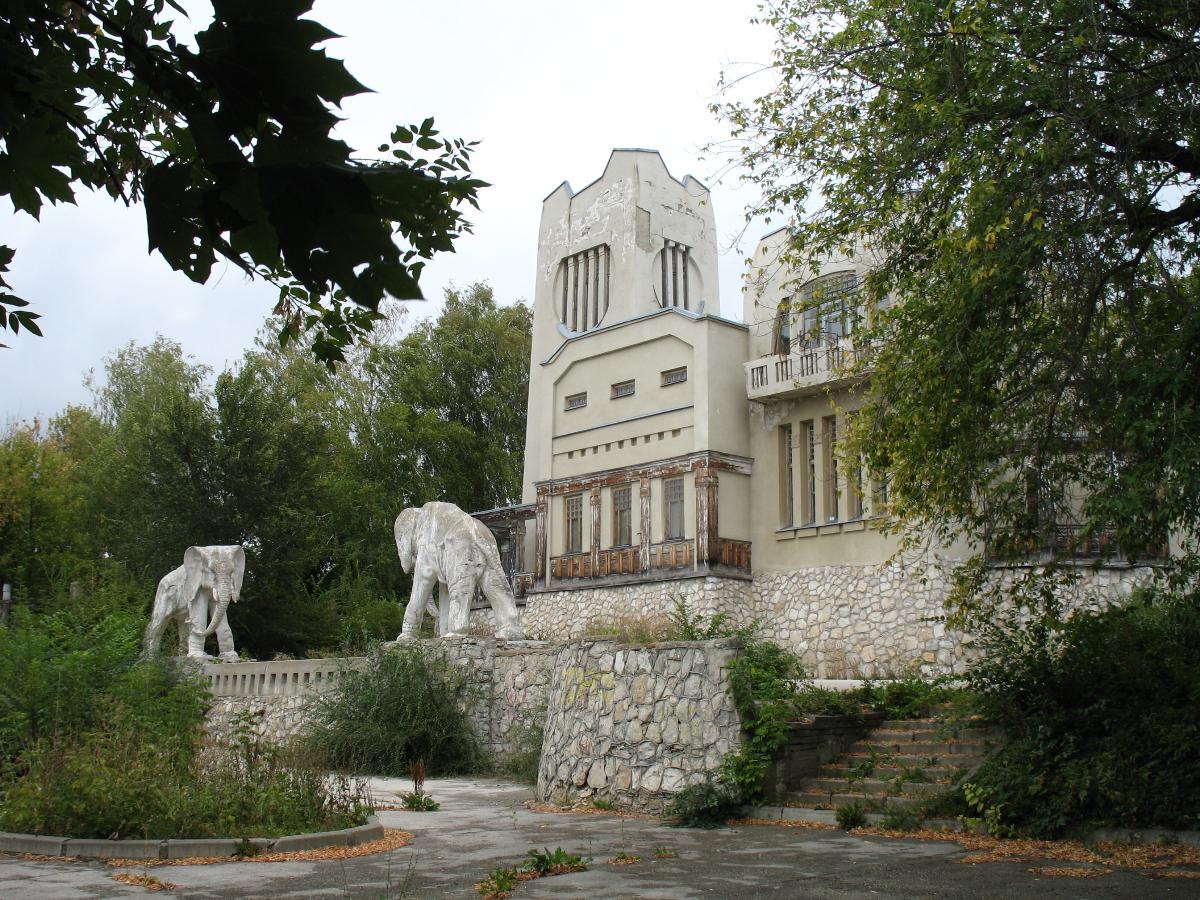 Дача со. Дача купца Головкина Самара. Дача купца Головкина Самара фото. Самара дача со слонами. Дом со слонами в стиле Модерн в Самарский.