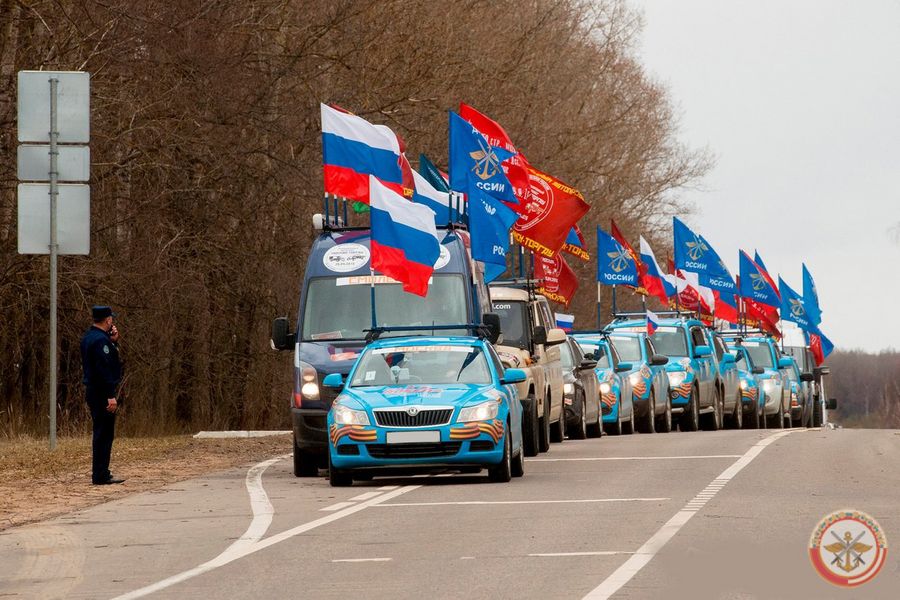 Автопробег. Автопробег Бородино ДОСААФ. Автопробег ко Дню Победы. Авто с пробегом. Колонна автомобилей.