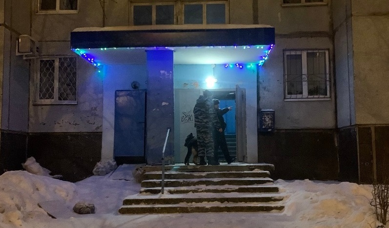 Житель Тольятти перепутал квартиру и вынес из нее рюкзак с деньгами