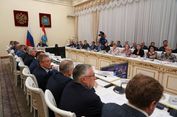 В Правительстве Самарской области обсудили развитие медицины, кадровый потенциал и поддержку военнослужащих