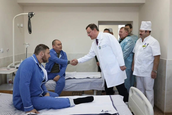 В Самаре с Днем защитника Отечества поздравили бойцов в военном госпитале