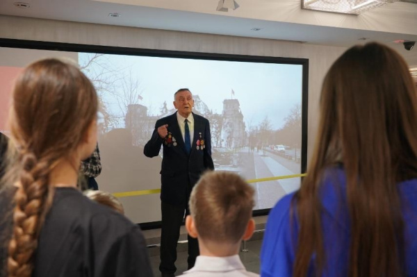 Живая история: самарские школьники встретились с жителем блокадного Ленинграда