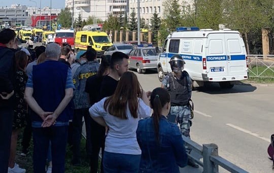 "Нам сказали бежать вниз": ученик гимназии в Казани рассказал подробности трагедии