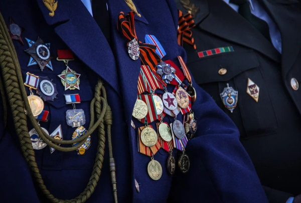 Самарские артисты исполнили военные песни для ветеранов и членов их семей