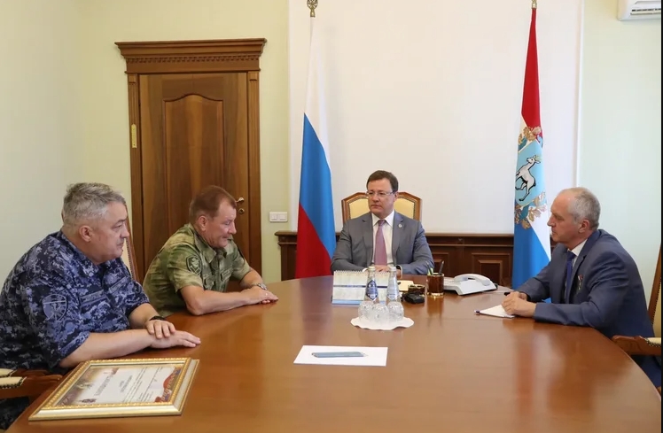 Дмитрий Азаров и Александр Порядин обсудили взаимодействие Росгвардии и Правительства региона