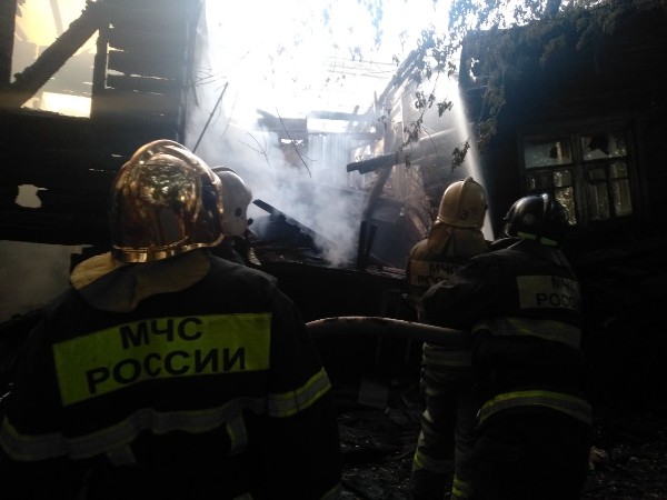 В центре Самары загорелся расселенный дом в 150 кв. м