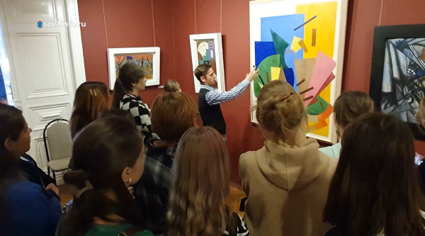 Дети-художники из ДНР побывали на экскурсии в Самарском областном художественном музее