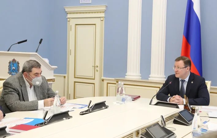 Дмитрий Азаров и Леонид Симановский обсудили ход строительства Волжского моста