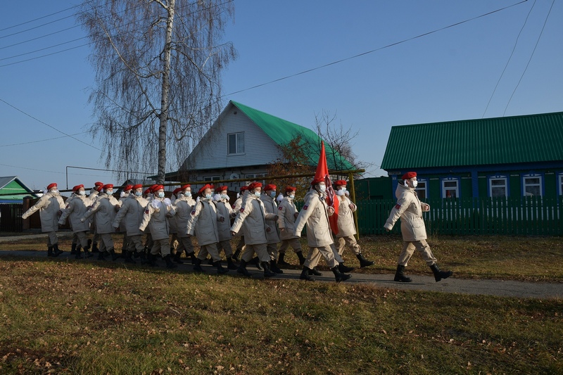 Самарские юнармейцы поздравили фронтовика с наступающим Днем Победы