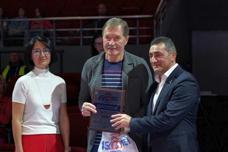 Лидия Рогожинская: "При поддержке губернатора Дмитрия Азарова баскетбол получает новый толчок в развитии" 