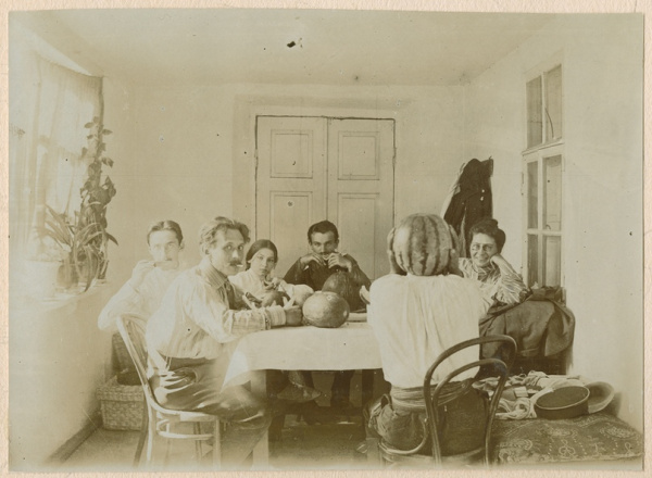 В Самарской филармонии открылась выставка фотографий Микалоюса Чюрлёниса