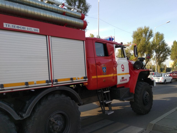 55 человек тушили пожар в "Меге"