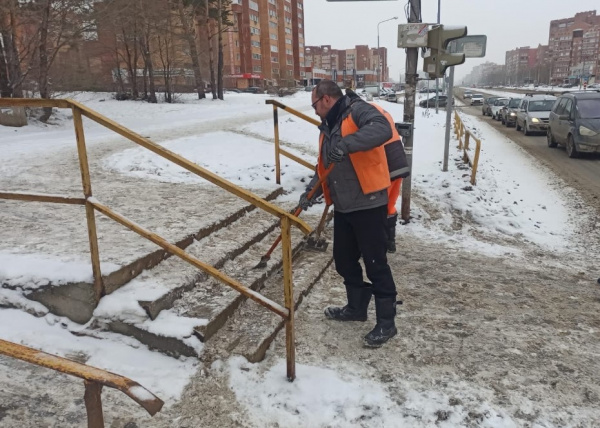 Долой снег: в Тольятти дорожные службы работают в усиленном режиме