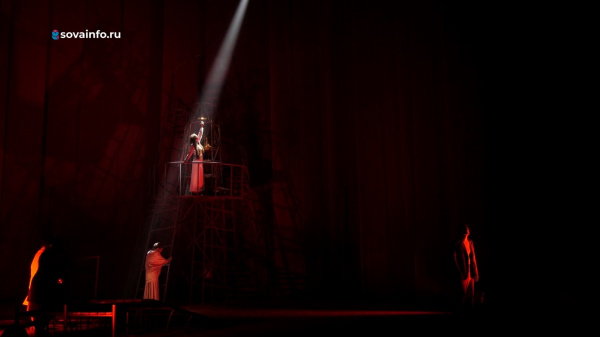 В Самарской драме прошел предпремьерный показ спектакля "Дети солнца"