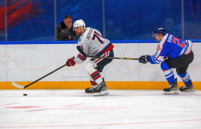 Тольяттинская "Лада" в декабре проведет хоккейный ретро-матч 