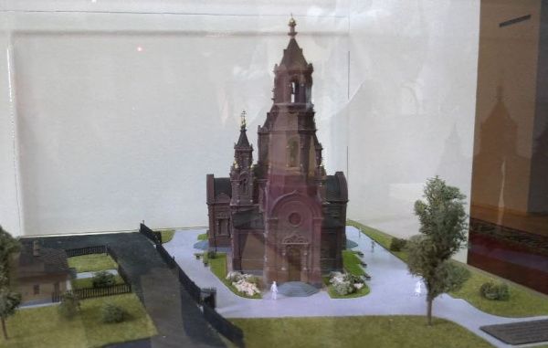 В Самаре открылась фотовыставка "Возрождение православных святынь"