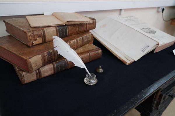 В областной научной библиотеке выставили редкие энциклопедии, созданные в мире за последние три столетия