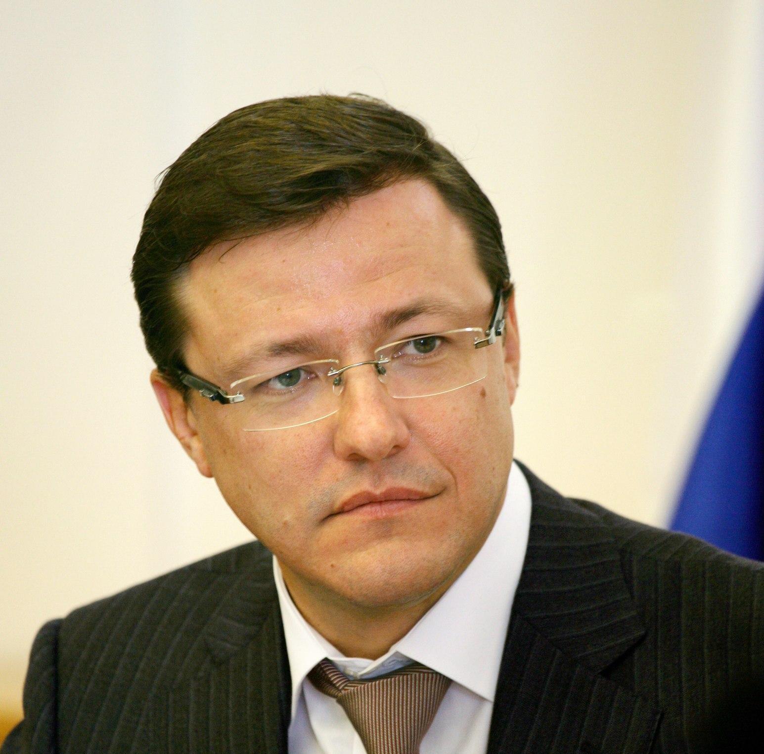 Дмитрий Азаров поздравил жителей Самарской области с Днём машиностроителя