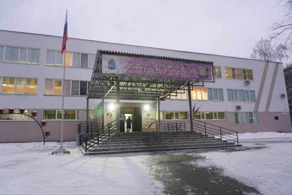 В юбилей самарской школы №132 губернатор Дмитрий Азаров наградил педагогов