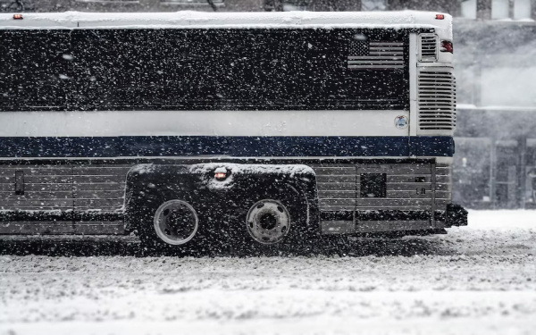 Могли замерзнуть: на трассе в 30-градусный мороз сломался автобус с пассажирами