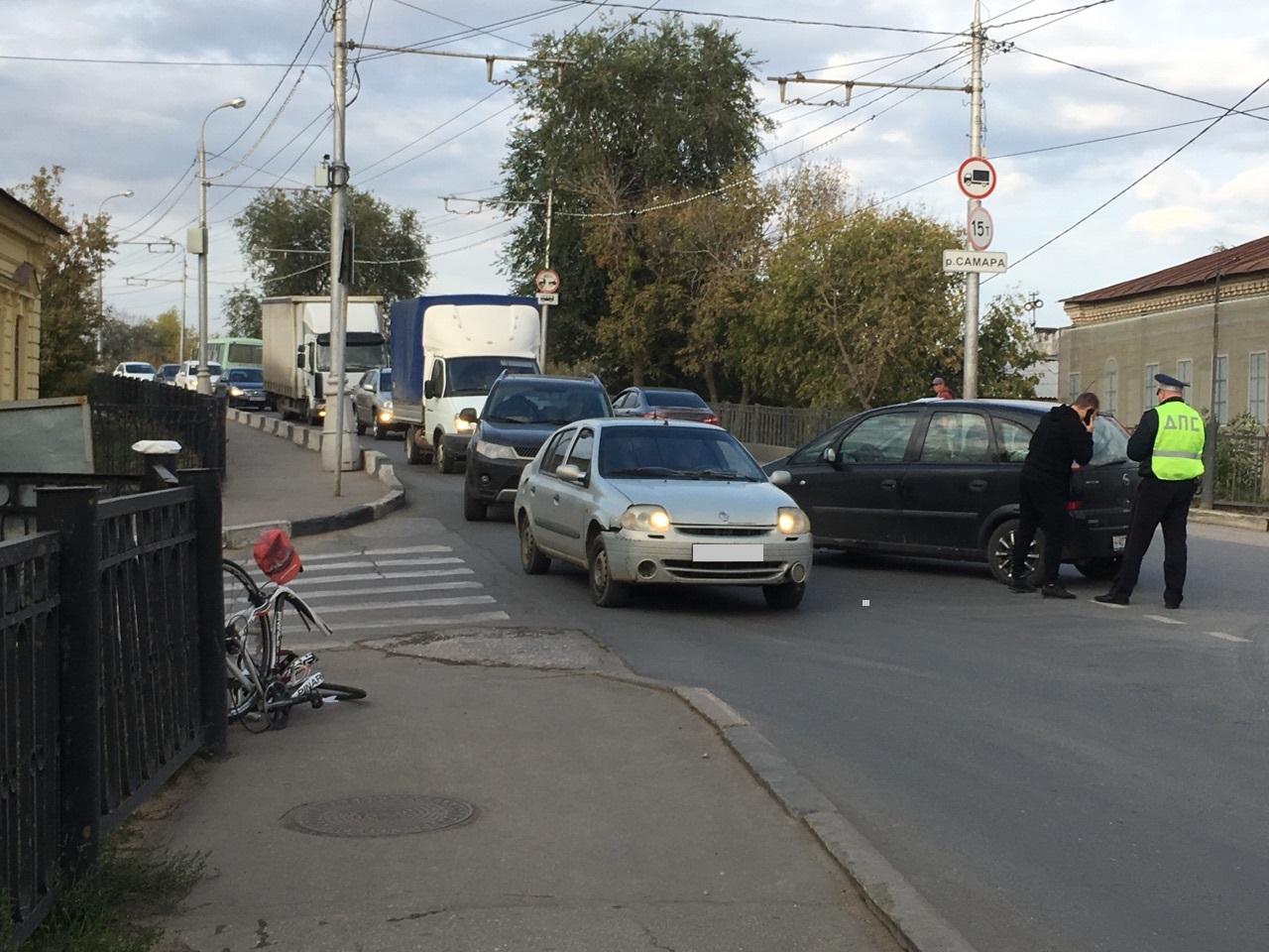 Велосипедист пострадал в ДТП на Старом мосту в Самаре