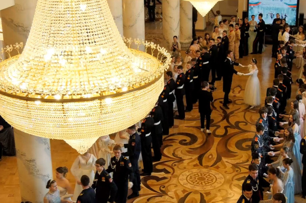 В Самаре прошел офицерско-кадетский бал