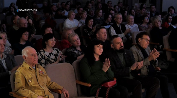 Артисты из разных регионов РФ выступают в Самаре на патриотическом фестивале бардовской песни "Zа Победу"