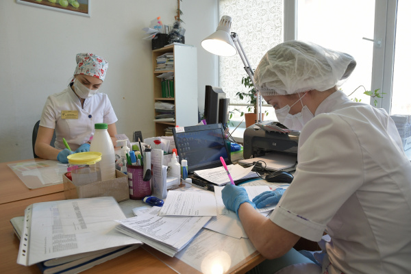 "Нужна социальная справедливость": долю оклада в зарплате бюджетников хотят увеличить до 70 %