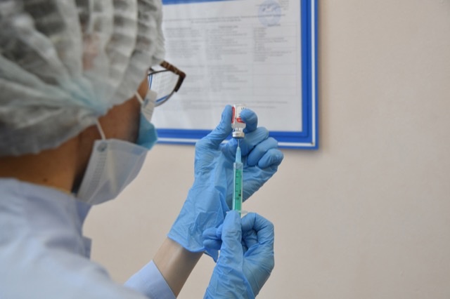 В Самаре студенты и преподаватели педагогического университета сделали прививки от COVID-19