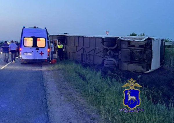 На трассе в Самарской области перевернулся автобус с пассажирами