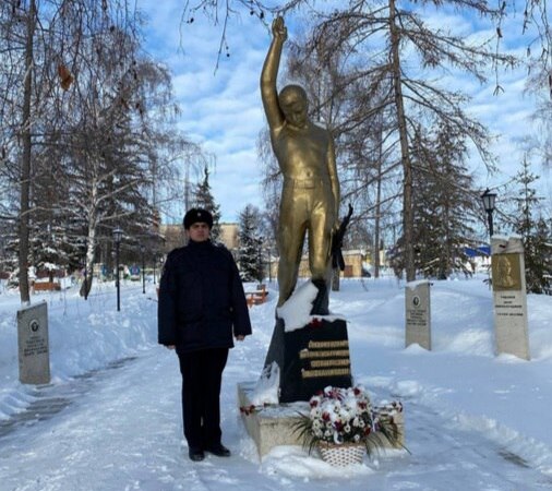 В Кошкинском районе полицейские посетили памятник советским воинам-интернационалистам