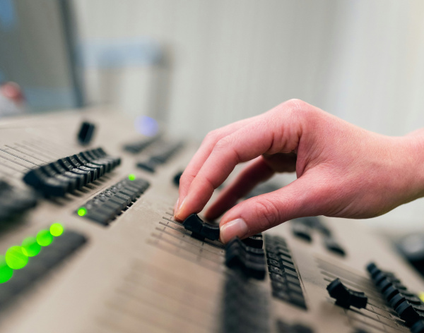 В четырех театрах Самарской области обновили оборудование