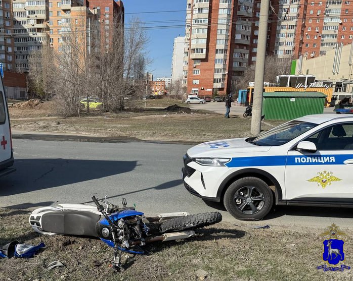 В Тольятти на улице Спортивной столкнулись "Калина" и мотоцикл