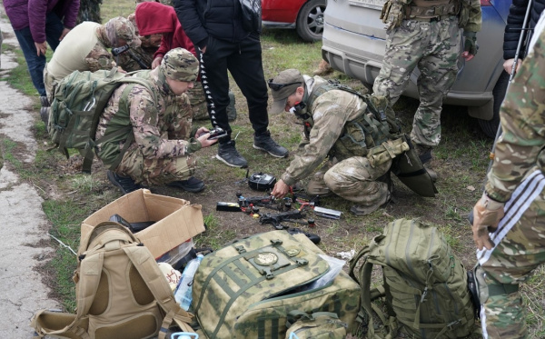 Фоторепортаж: чему учат бойцов на курсах специальной тактической и начальной военной подготовки