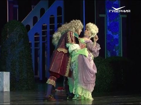 Тольяттинцам показали костюмированную музыкальную комедию "Романтики"