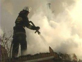 33 человека около часа тушили пожар в частном доме Самары