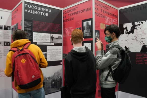 Живые скелеты и дети, похожие на стариков: в Самаре открылась выставка о Холокосте