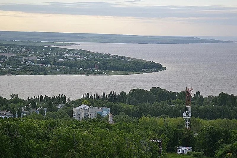 Дмитрий Азаров оценил ход строительства смотровой башни на горе Светелке