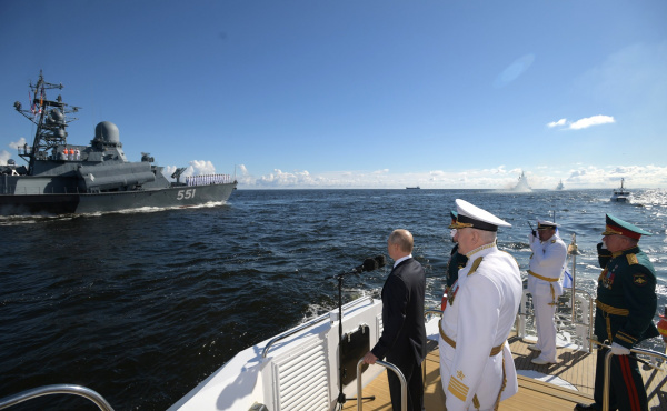 Путин подписал указ о проведении главного военно-морского парада в Петербурге 31 июля