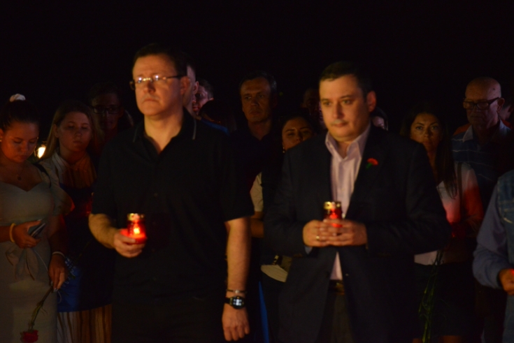 Тысячи свечей, огненный Ил-2 и минута молчания: жители и активисты "Единой России" почтили память героев Великой Отечественной войны