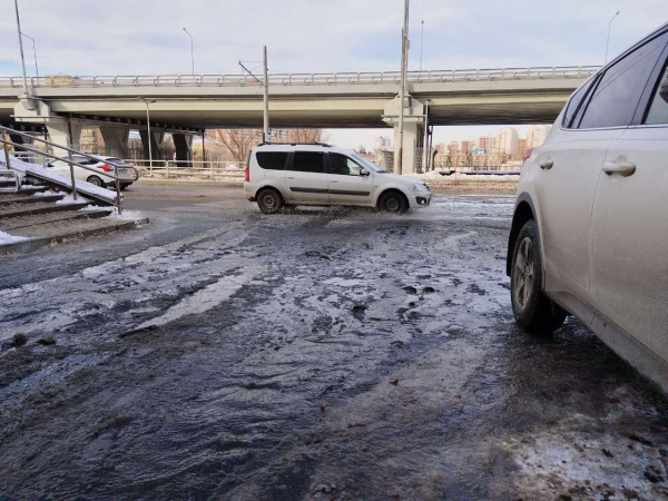Зловонные реки из-за пустой бутылки: в Самаре на Ново-Садовой устранили коммунальную аварию