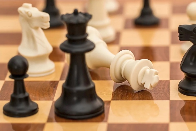 Битвы на черно-белых полях: в Кинеле прошел семейный шахматный турнир 