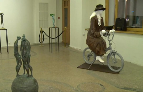 В Самарском худмузее открылась выставка московского скульптора Изаны Голетиани