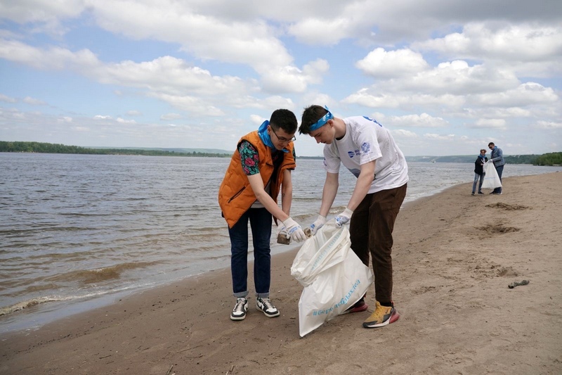 В Похвистневе эковолонтеры собрали с берега реки 100 мешков мусора 